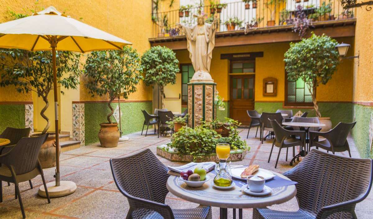 Consejos y recomendaciones locales para albergues, moteles, mochileros y B & Bs en Denia, Spain